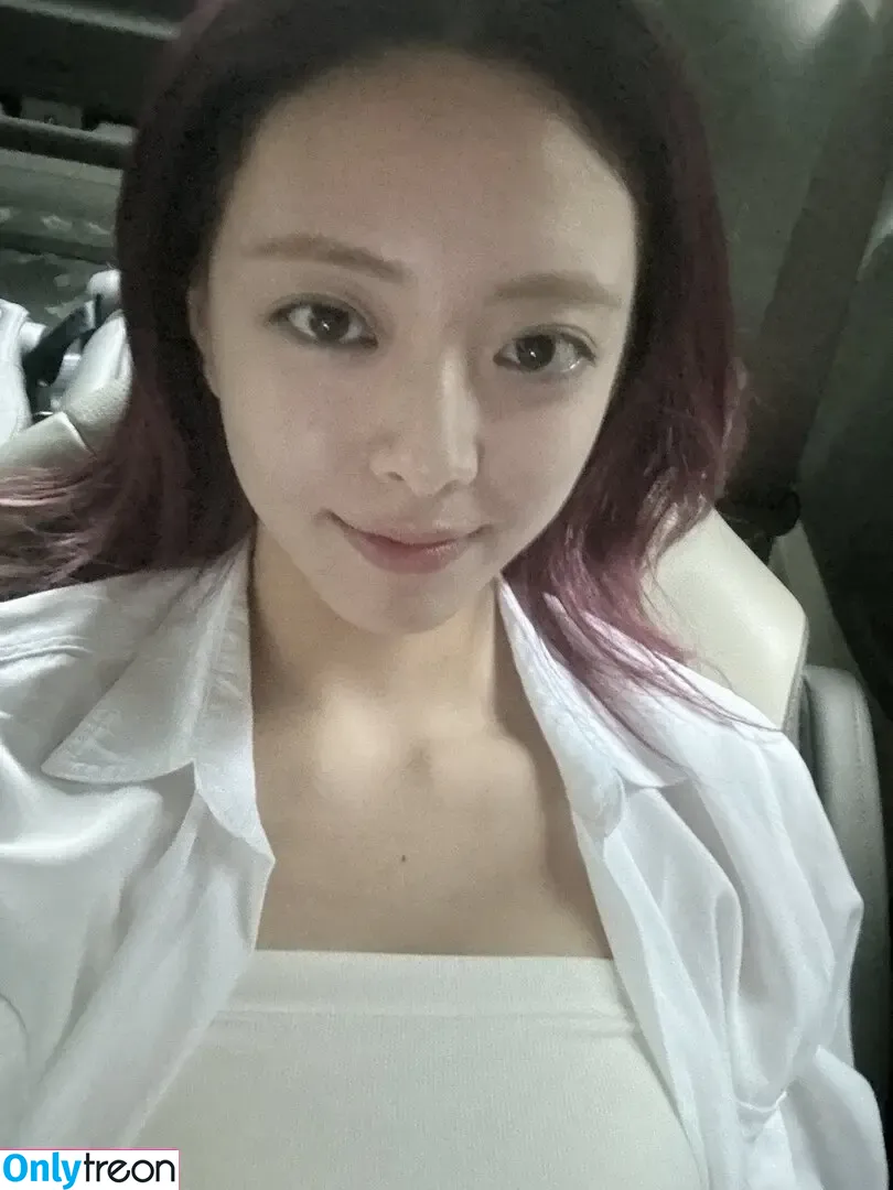 itzy.all.in.us nude photo #0706 (Shin Yu Na / Yuna ITZY / 유나)