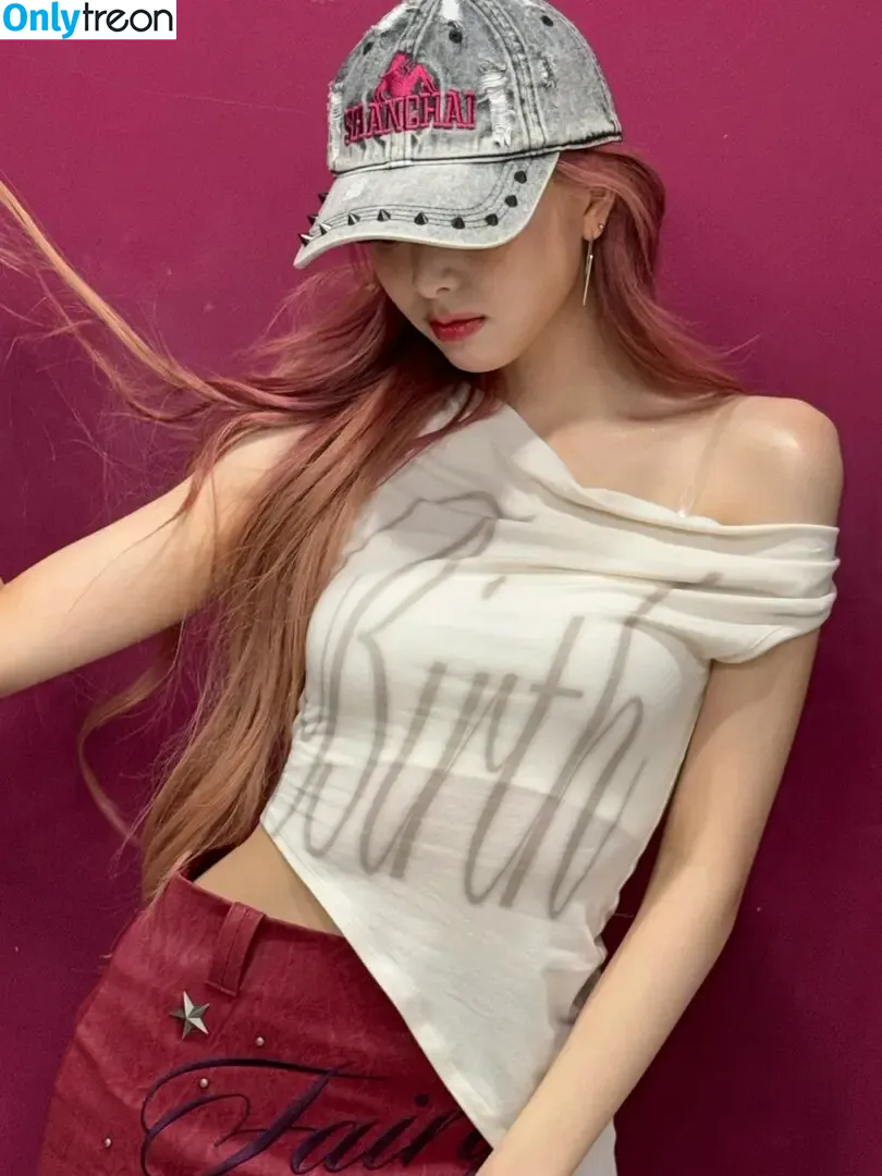 itzy.all.in.us nude photo #0713 (Shin Yu Na / Yuna ITZY / 유나)