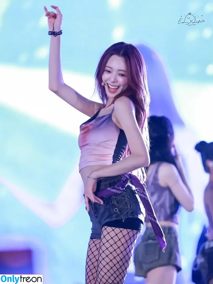 itzy.all.in.us nude photo #0718 (Shin Yu Na / Yuna ITZY / 유나)