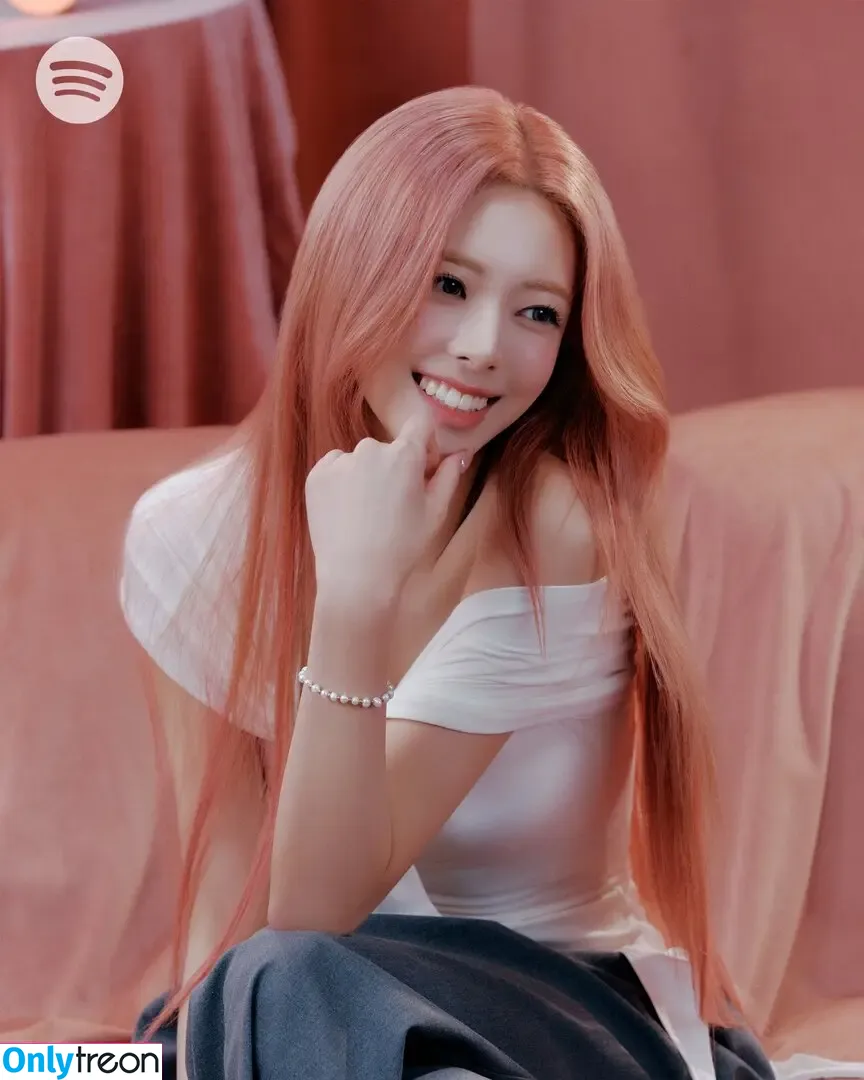 itzy.all.in.us nude photo #0737 (Shin Yu Na / Yuna ITZY / 유나)
