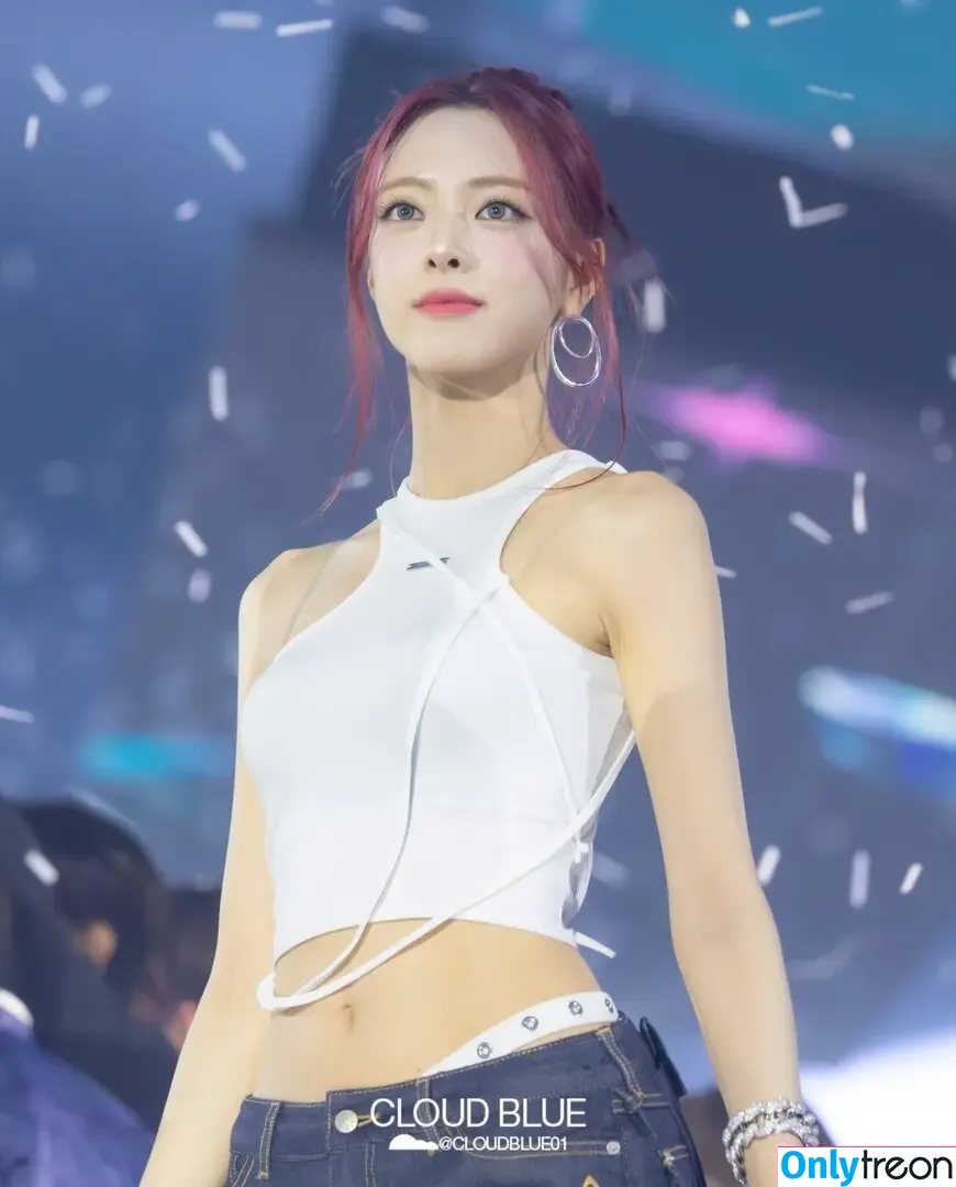 itzy.all.in.us nude photo #0740 (Shin Yu Na / Yuna ITZY / 유나)