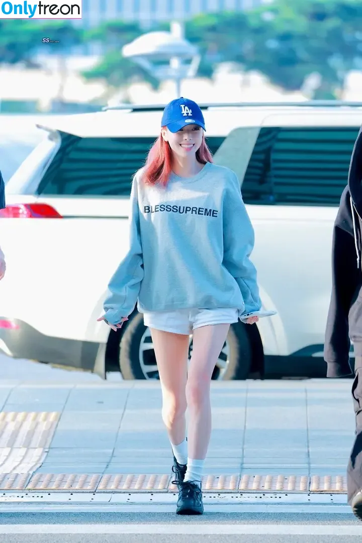 itzy.all.in.us nude photo #0759 (Shin Yu Na / Yuna ITZY / 유나)