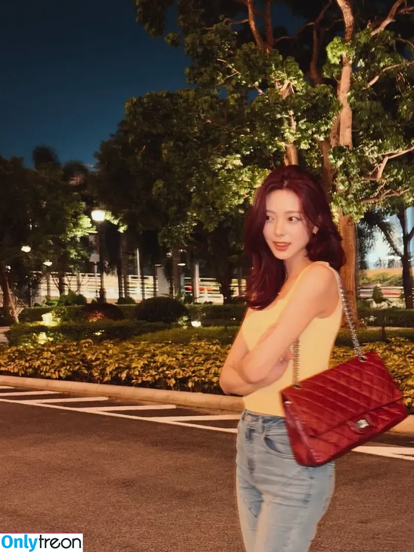 itzy.all.in.us nude photo #0762 (Shin Yu Na / Yuna ITZY / 유나)