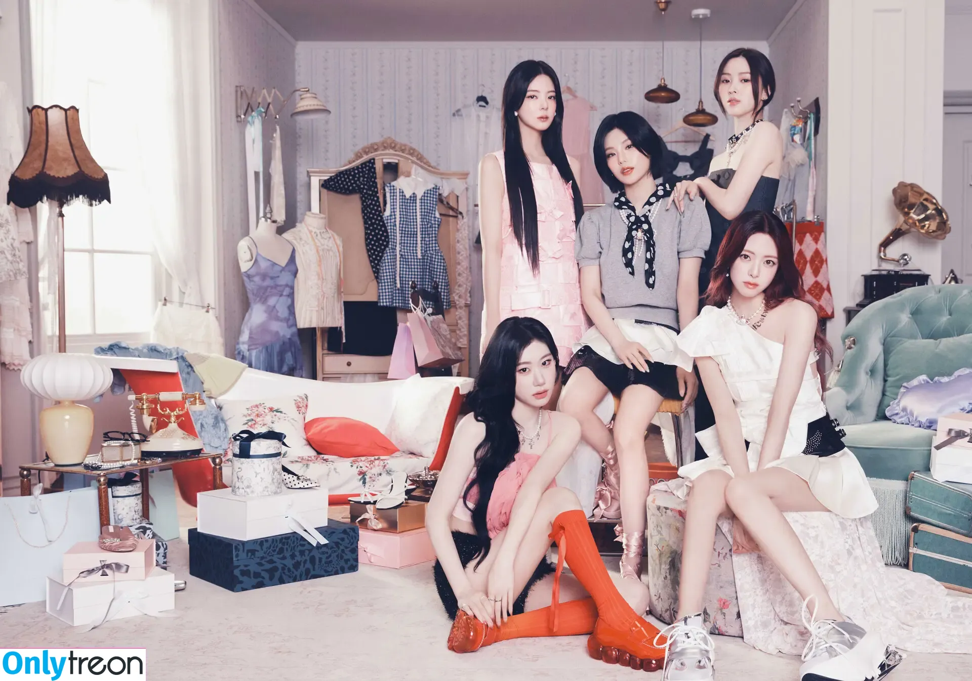 itzy.all.in.us nude photo #0770 (Shin Yu Na / Yuna ITZY / 유나)