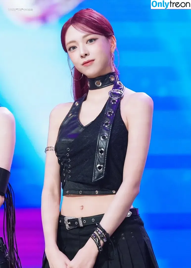 itzy.all.in.us nude photo #0779 (Shin Yu Na / Yuna ITZY / 유나)