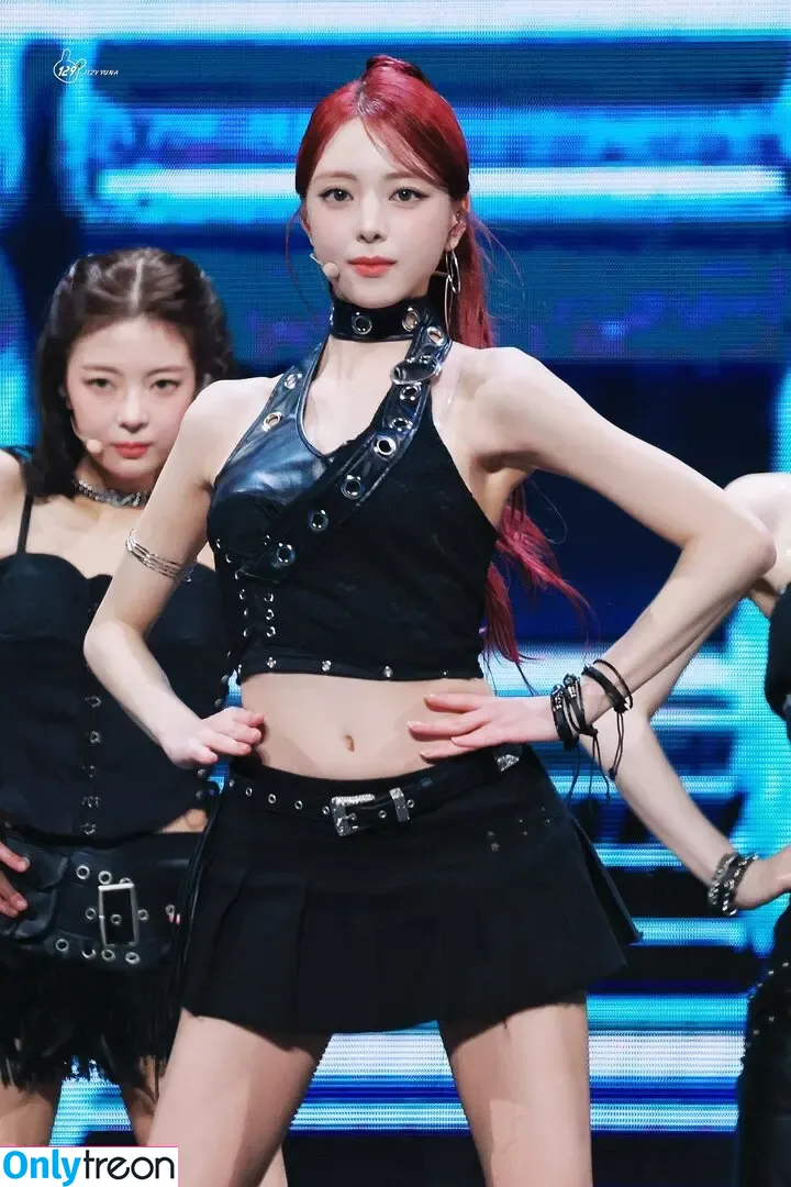 itzy.all.in.us nude photo #0784 (Shin Yu Na / Yuna ITZY / 유나)