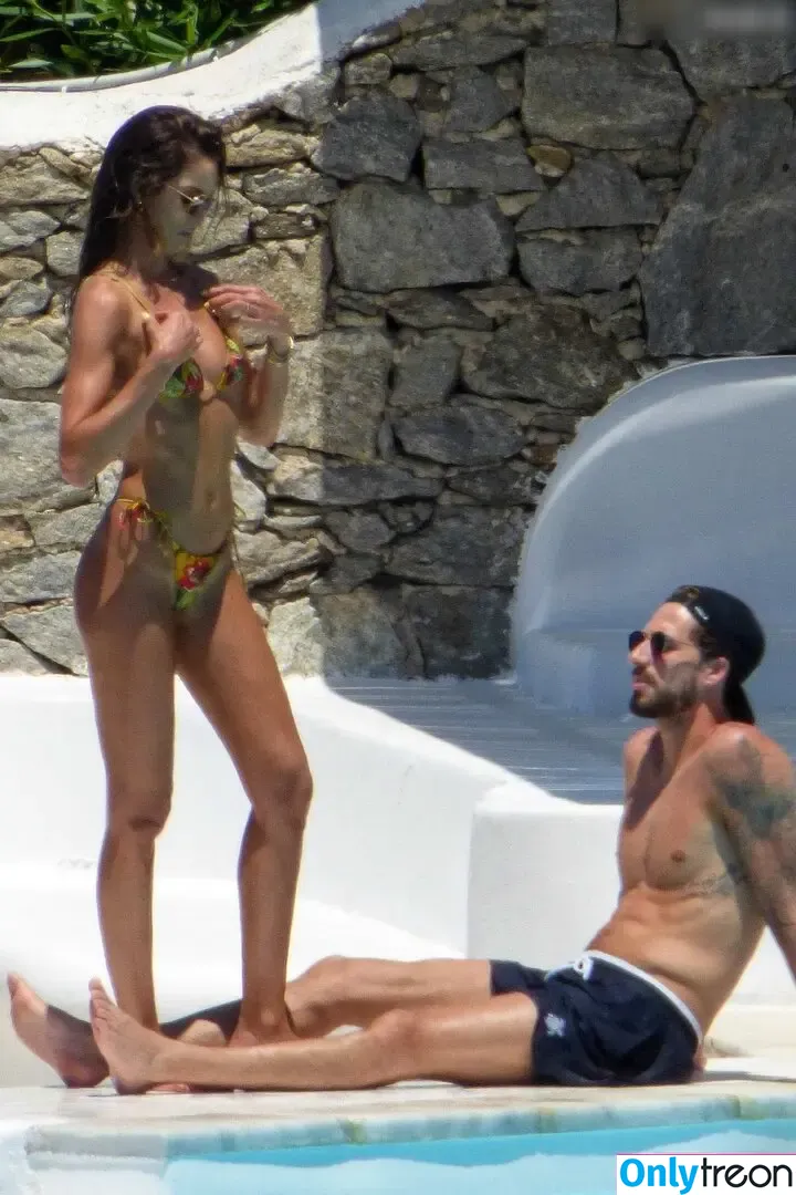 Izabel Goulart nude photo #0905 (iza_goulart / izabelgoulart)