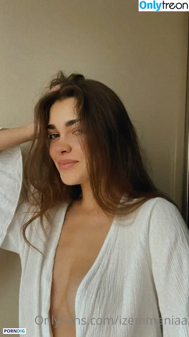 Izem Maniaa nude photo #0004 (Izem Maniaa)
