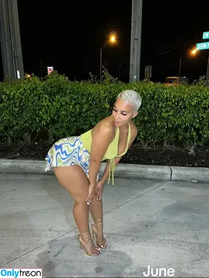 izzypaigee / 1119001785 / everybodyhatespaigee / isabellajusticee / lovejusticeeee nude photo #0009