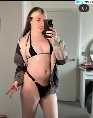 izzywinterz nude photo #0006