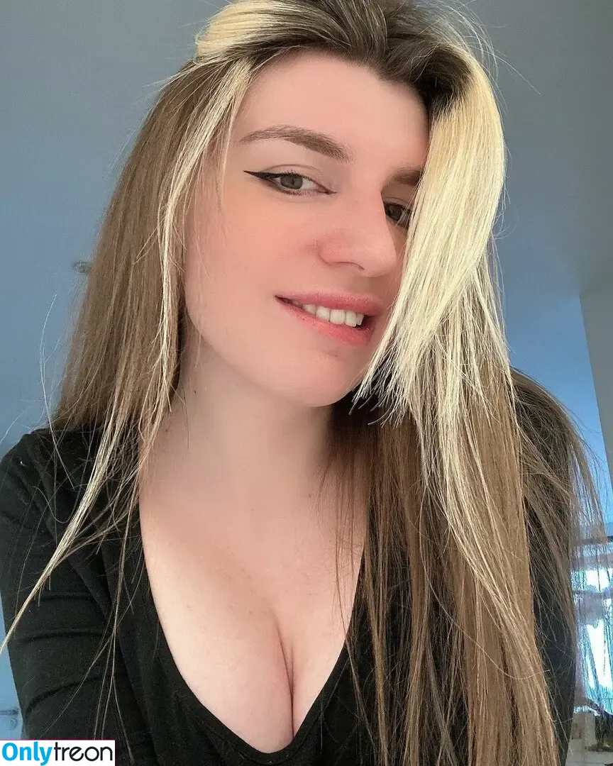 izzywinterz nude photo #0031 (izzywinterz)