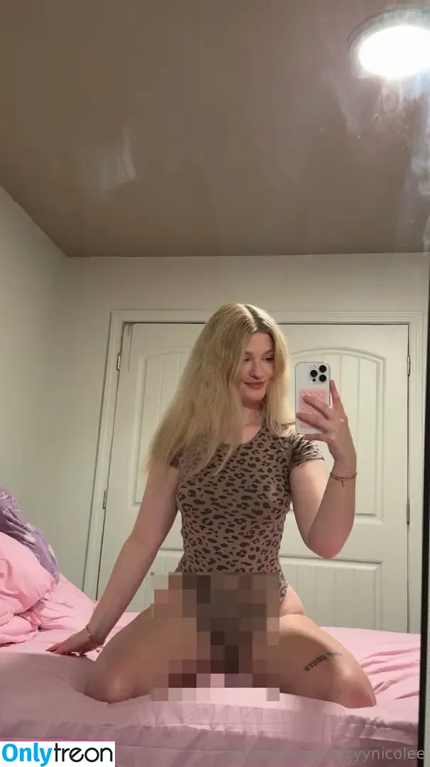 izzyynicolee nude photo #0019 (izzycolee)