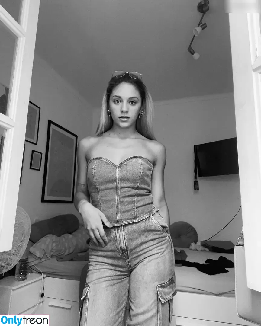 Jada Karabas nude photo #0026 (jadajakova / jadakrbs)