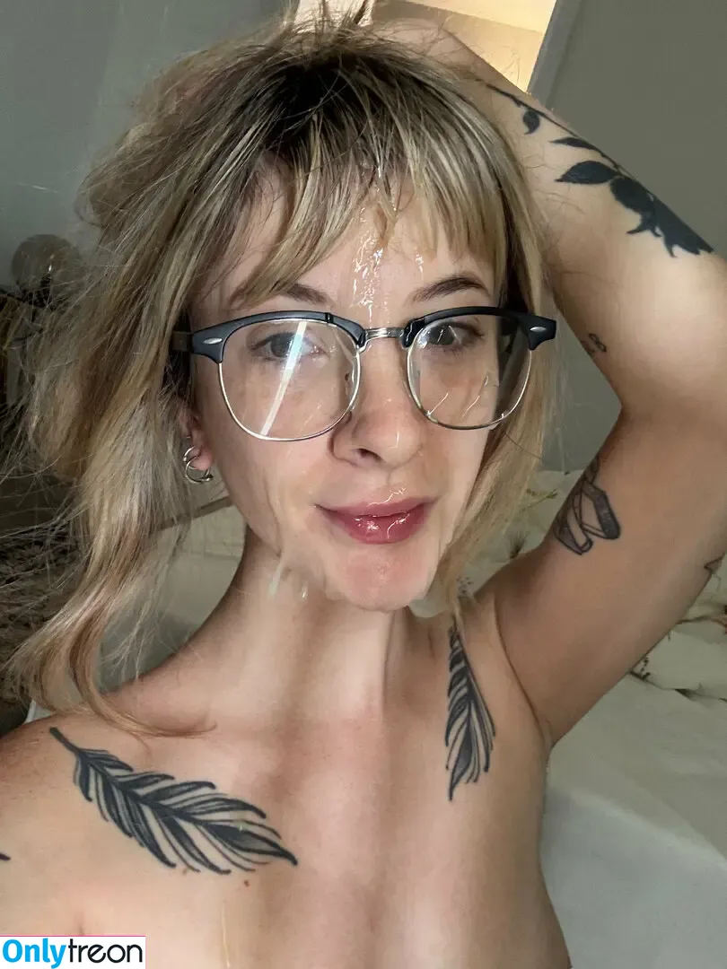 JadeVow nude photo #0140 (Jade Vow / Littlepidge / pidgespage)
