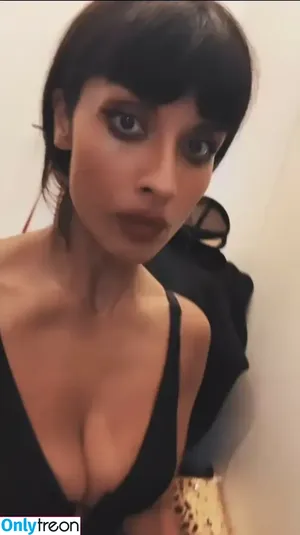 Jameela Jamil / jameelajamil nude photo #0192