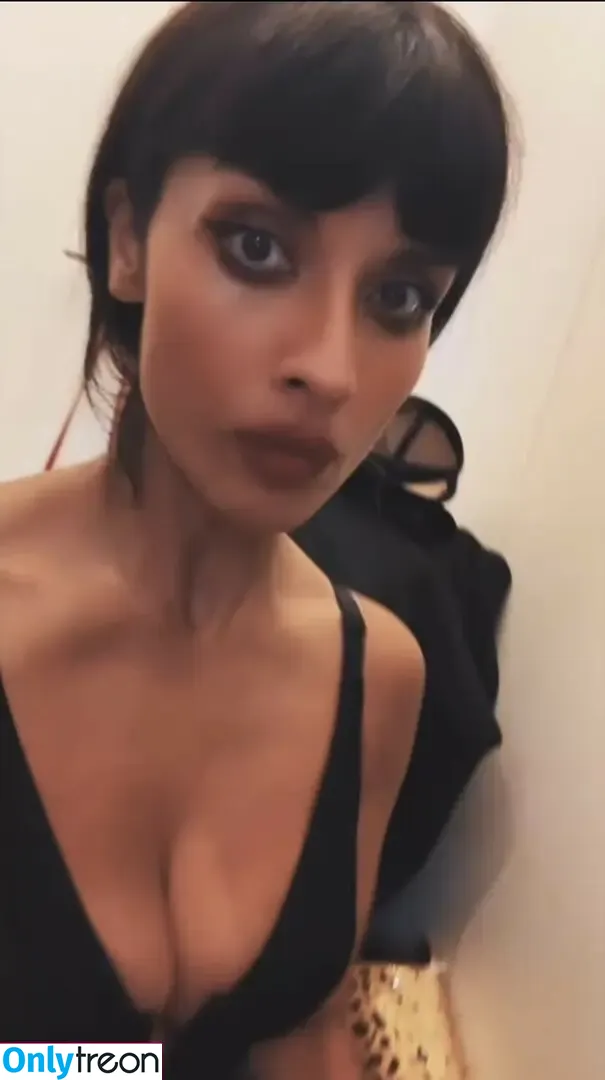 Jameela Jamil nude photo #0192 (jameelajamil)