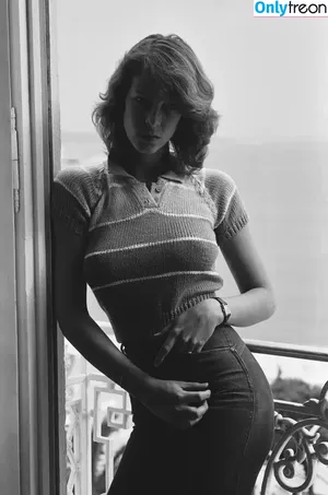 Jamie Lee Curtis / jamieleecurtis nude photo #0045