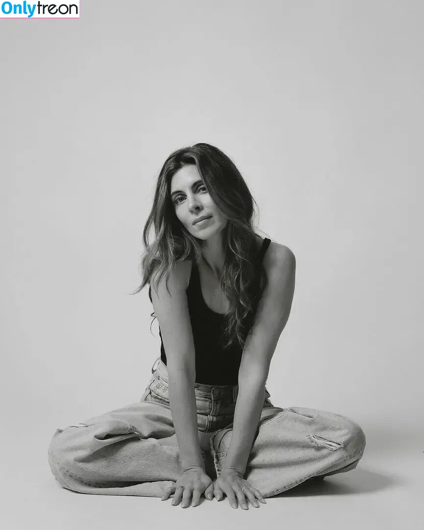 Jamie-Lynn Sigler nude photo #0001 (JamieLSigler / jamielynnsigler)