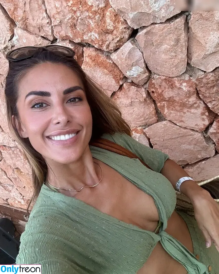 Jana Azizi nude photo #0184 (jana_azizi / janaazizi)