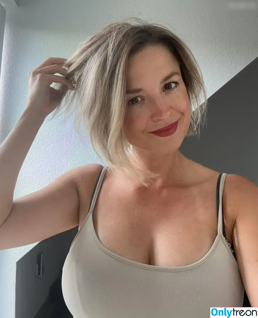 jana.baranowski nude photo #0008 (jana.baranowski)