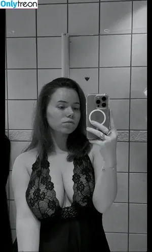 Jana Kristina Heiland / janakristinah nude photo #0002