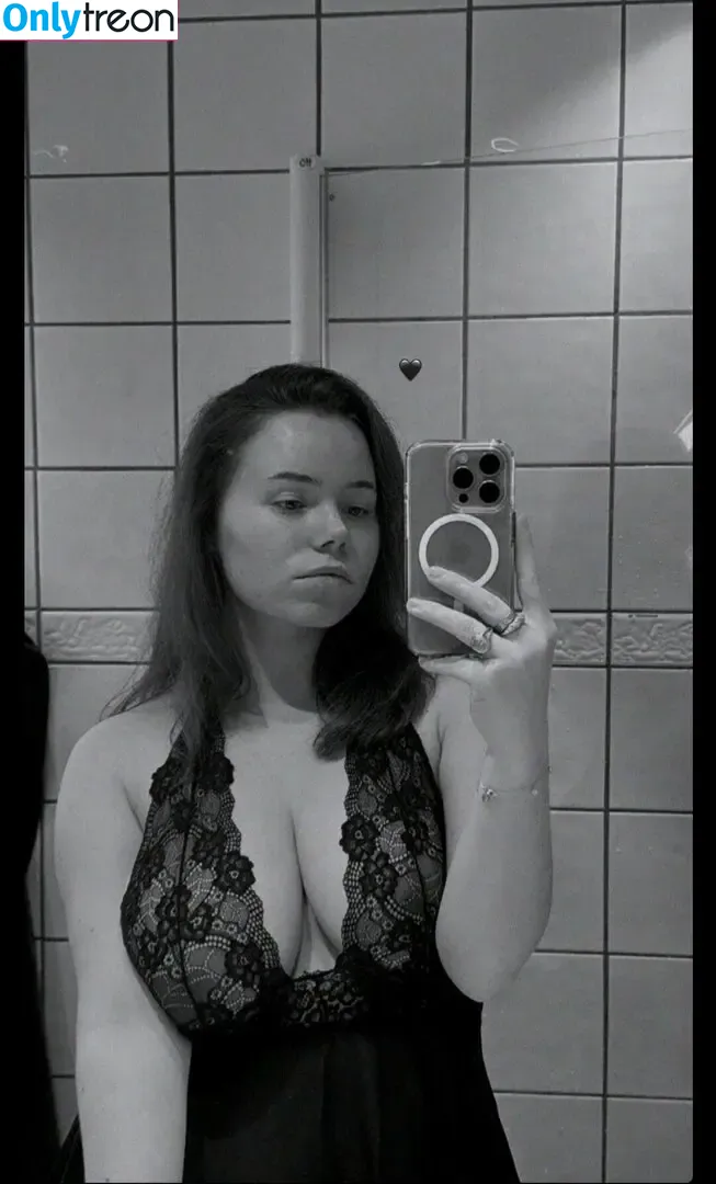 Jana Kristina Heiland nude photo #0002 (janakristinah)