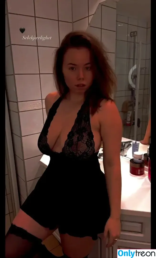 Jana Kristina Heiland nude photo #0005 (janakristinah)