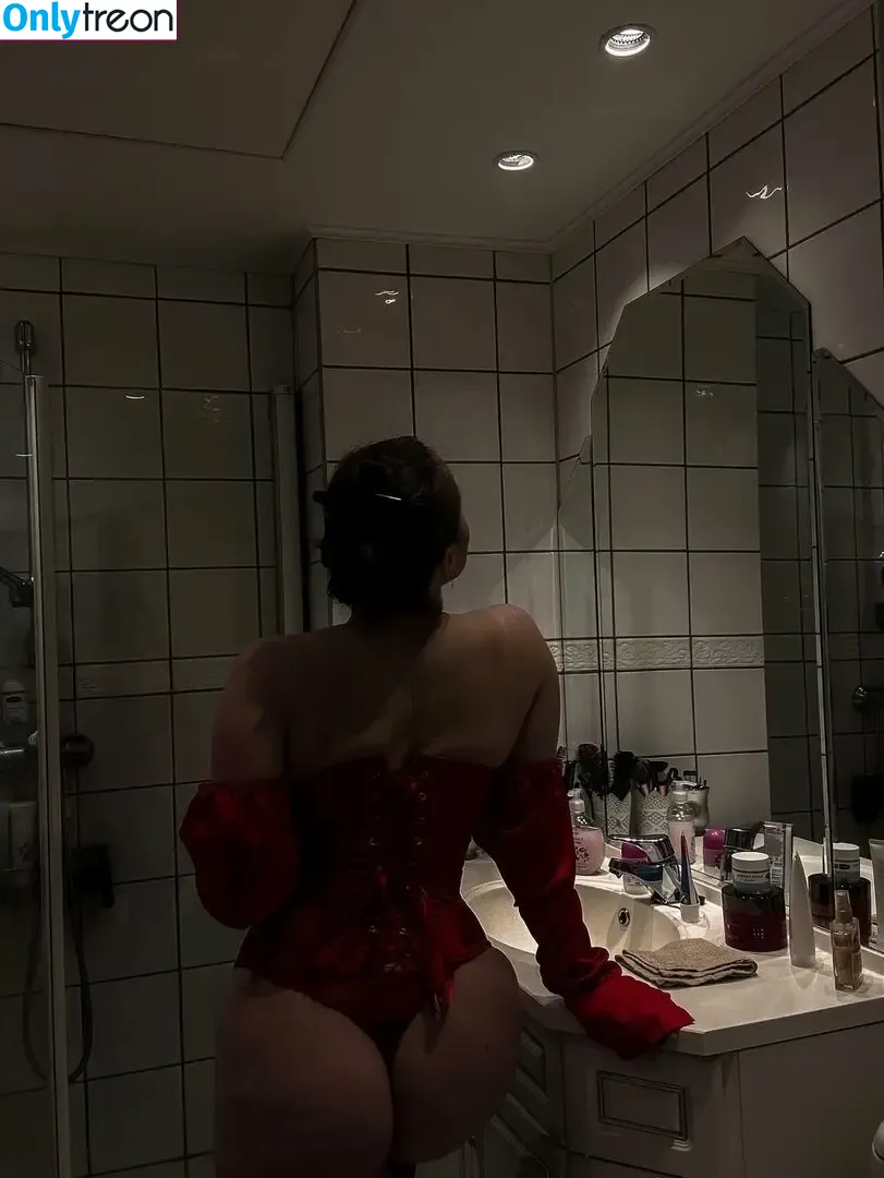 Jana Kristina Heiland nude photo #0044 (janakristinah)