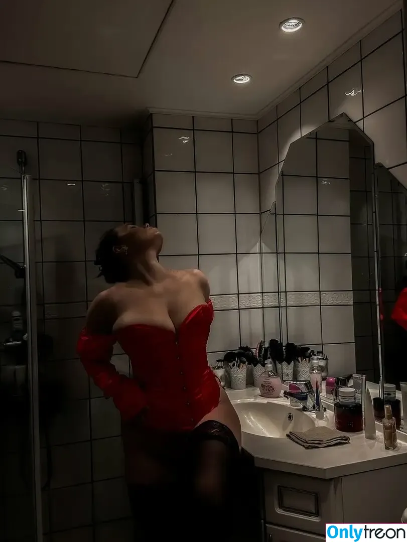 Jana Kristina Heiland nude photo #0049 (janakristinah)