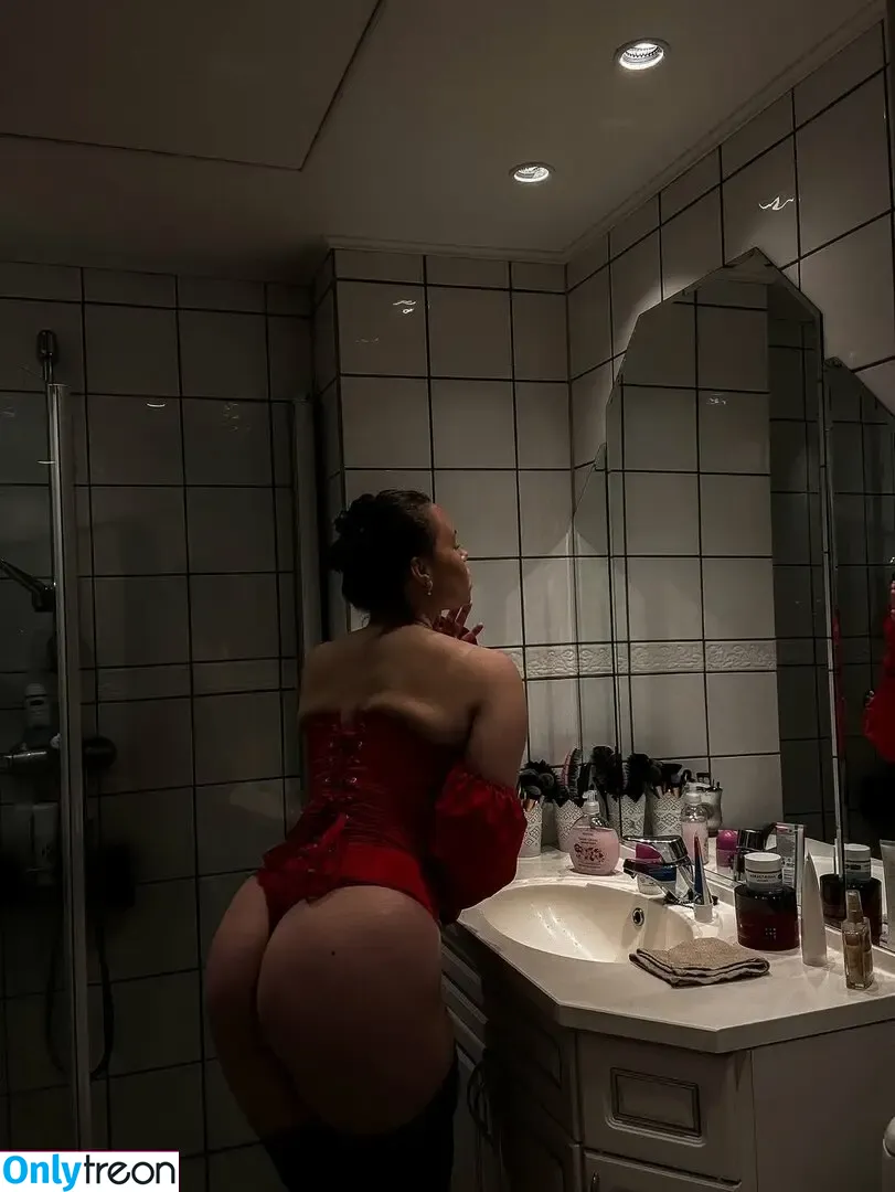 Jana Kristina Heiland nude photo #0050 (janakristinah)