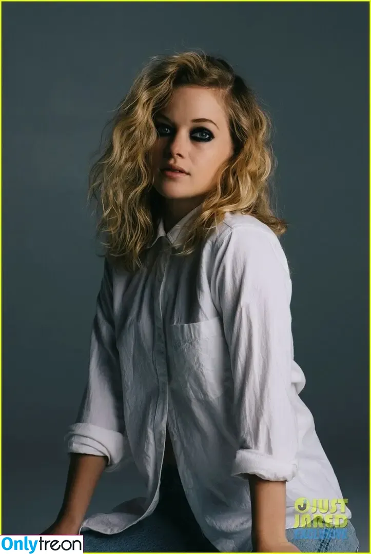 Jane Levy nude photo #0224 (janeclevy / jcolburnlevy)