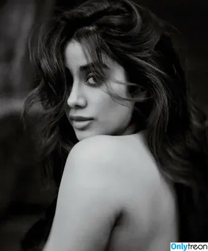 Janhvi Kapoor / janhvikapoor / janhvikapoorr nude photo #0235