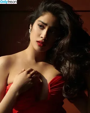 Janhvi Kapoor / janhvikapoor / janhvikapoorr nude photo #0246