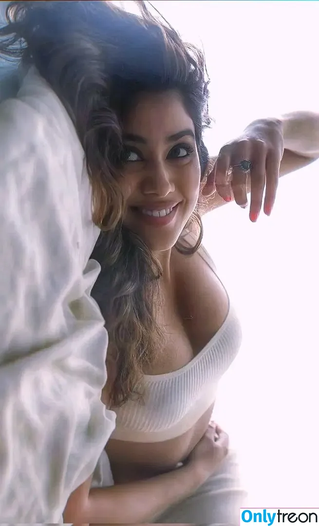 Janhvi Kapoor nude photo #0243 (janhvikapoor / janhvikapoorr)