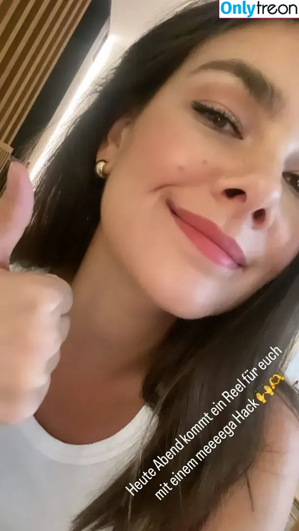 Janina Uhse nude photo #0121 (janinauhse)