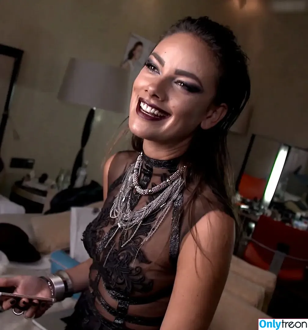 Janina Uhse nude photo #0143 (janinauhse)