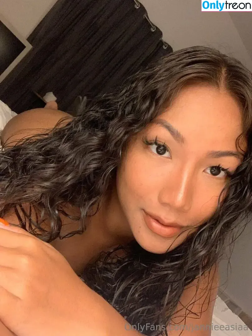 jannieeasiaa nude photo #0064 (janiecenyasia)