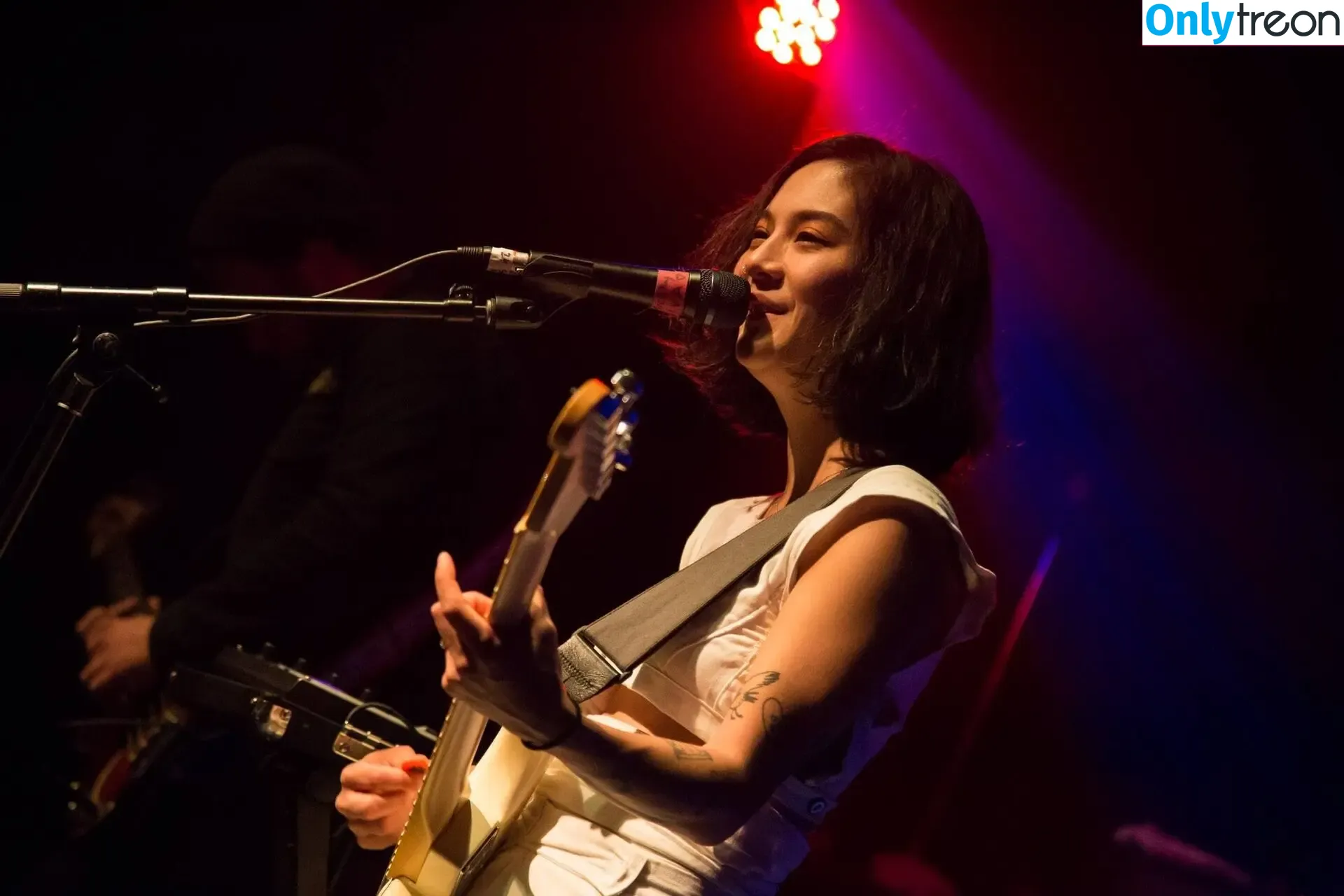 Japanese Breakfast nude photo #0118 (Michelle Zauner / jbrekkie)