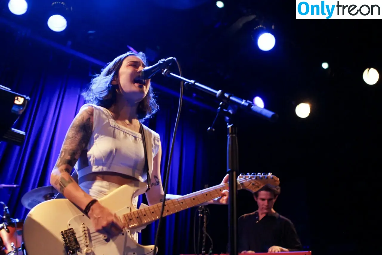 Japanese Breakfast nude photo #0129 (Michelle Zauner / jbrekkie)