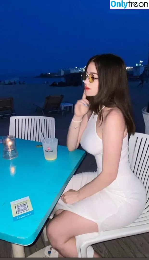 jasmin.reyeshn nude photo #0200 (jasmin.reyeshn)