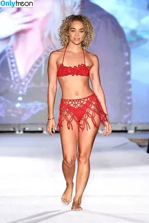 Jasmine Sanders / Golden Barbie / golden_barbie / goldenbarbie / jasminesanders nude photo #0526