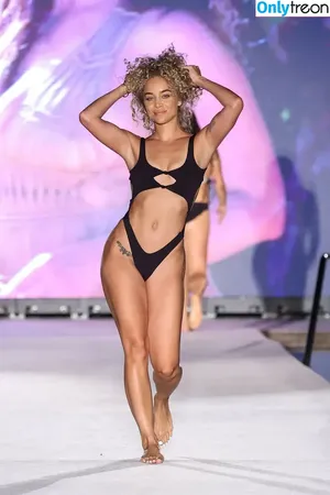 Jasmine Sanders / Golden Barbie / golden_barbie / goldenbarbie / jasminesanders nude photo #0527