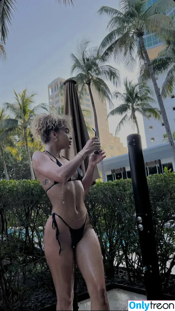 Jasmine Sanders nude photo #0041 (Golden Barbie / golden_barbie / goldenbarbie / jasminesanders)