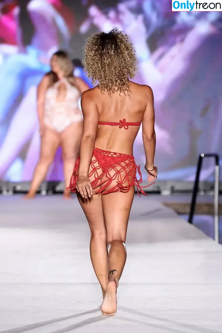 Jasmine Sanders nude photo #0505 (Golden Barbie / golden_barbie / goldenbarbie / jasminesanders)