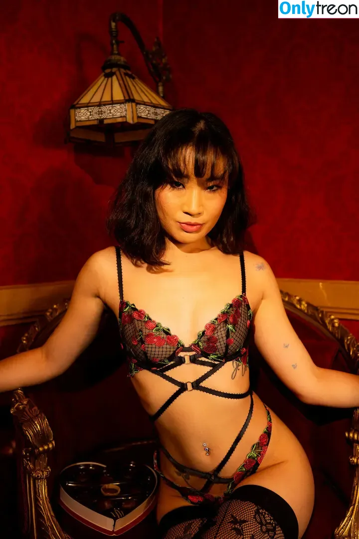 Jeannie Elise Mai nude photo #0396 (JeannieEliseMai / sexymaiii)