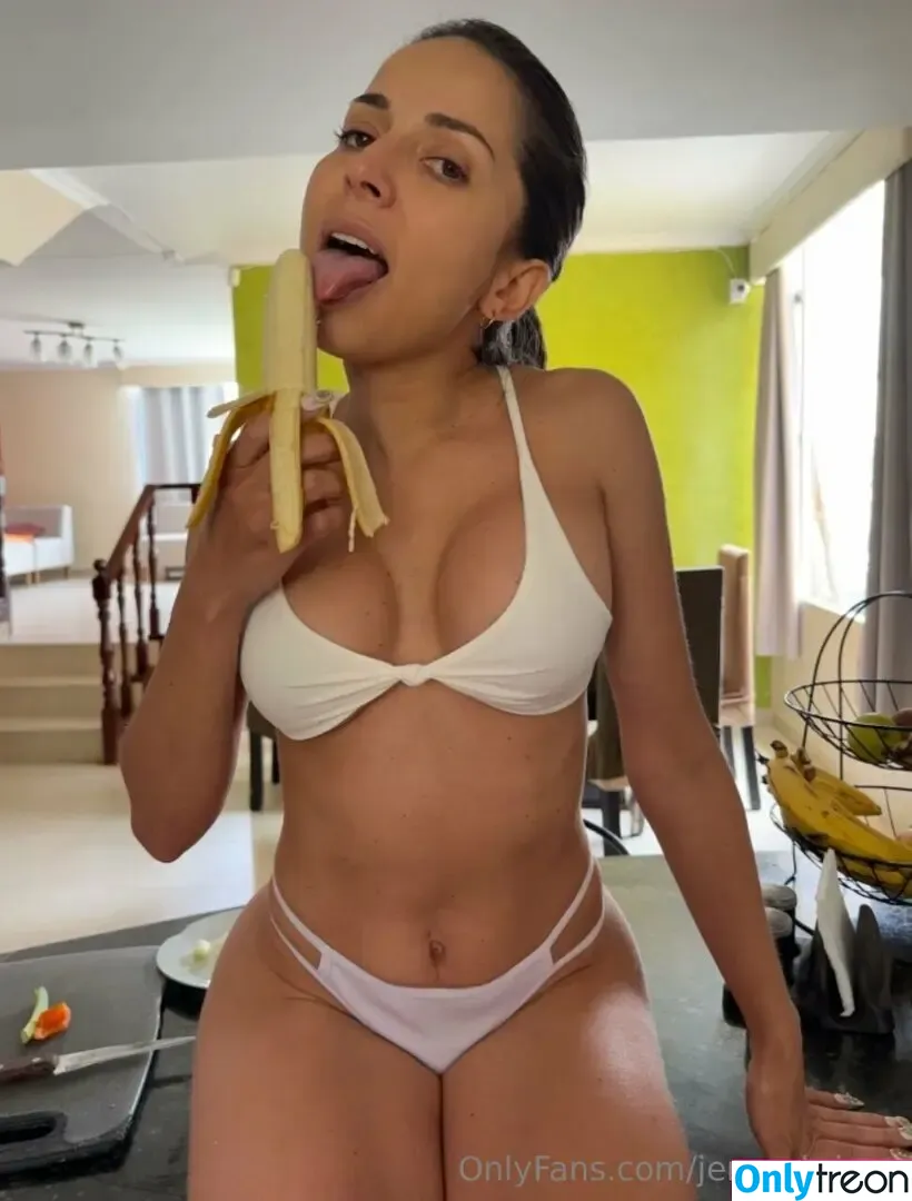 jen_cobrizaa nude photo #0044 (jcobriza)