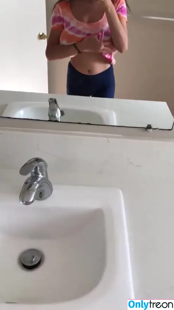 Jenicca nude photo #0011 (MsJenicca / thejenicca1)