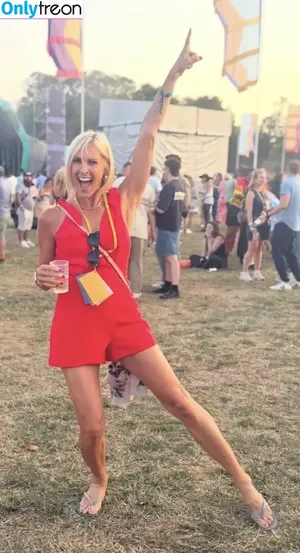 Jenni Falconer / jennifalconer nude photo #0268