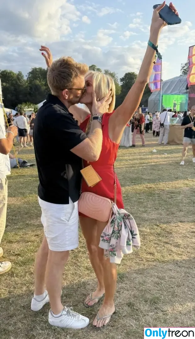 Jenni Falconer nude photo #0272 (jennifalconer)
