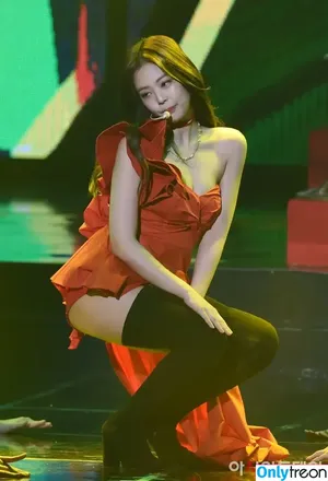 Jennie | BLΛƆKPIИK / Blackpink / jennierubyjane / sheflieshigh nude photo #0186